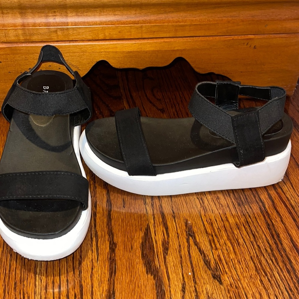 Black chunky sandal